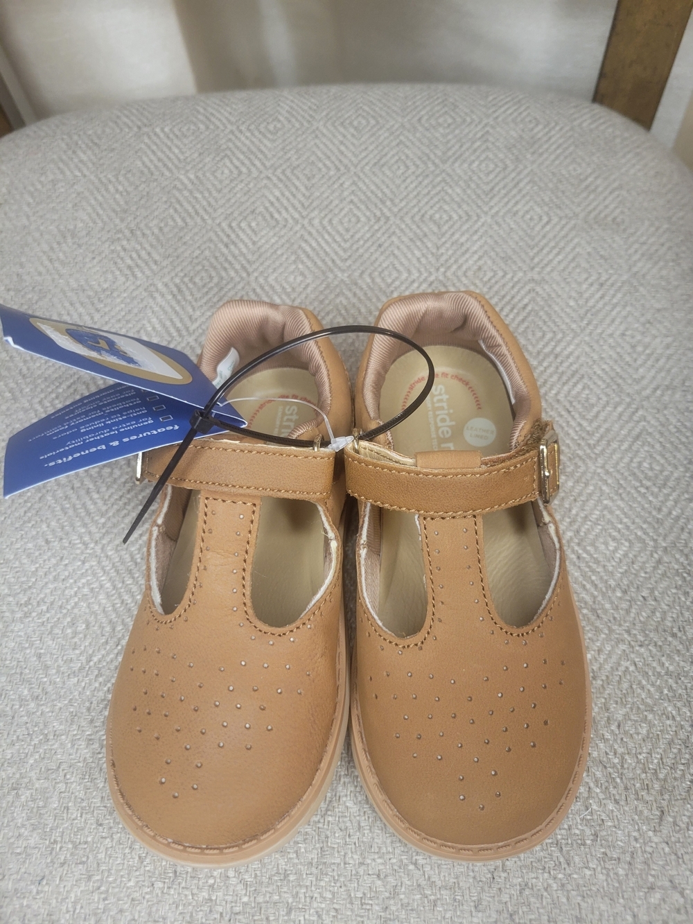 Stride Rite Girls Tan Mary Jane Dress Shoe with Buckle And Leather Lining. - Picture 3 of 7